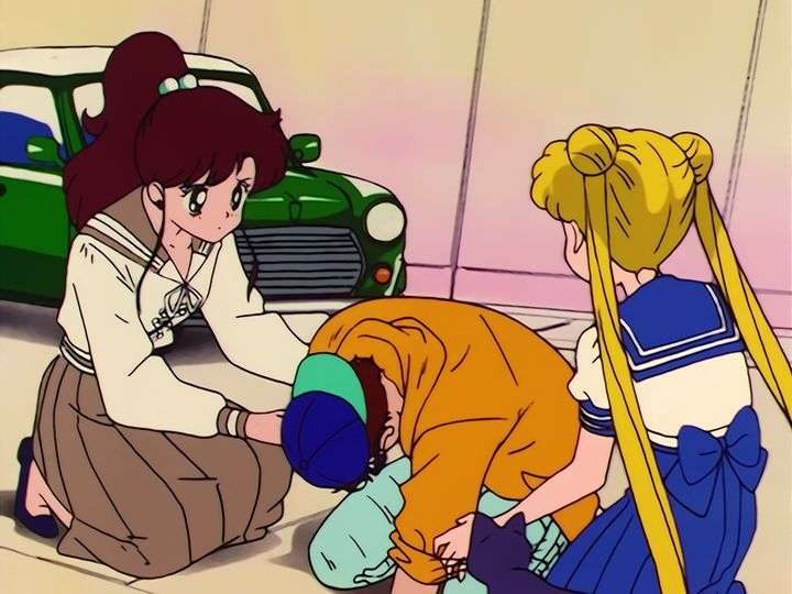 Makoto, Usagi, and the man at the crane game
