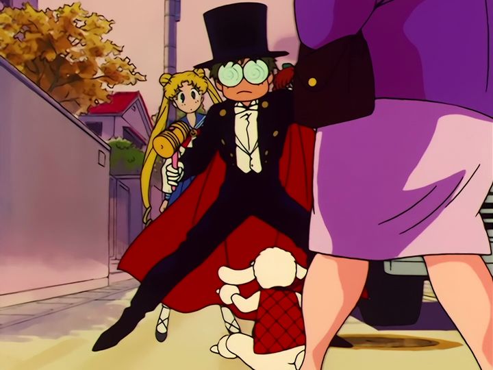 Umino asks Usagi for advice and becomes Tuxedo Umino Kamen