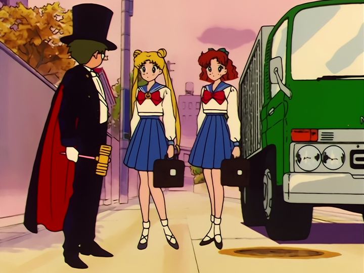 Umino asks Usagi for advice and becomes Tuxedo Umino Kamen