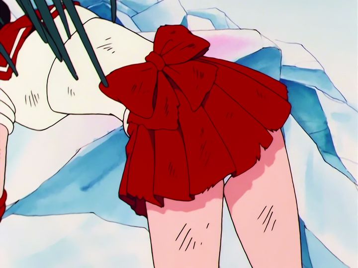 Sailor Mars dies last, and Sailor Moon walks on alone